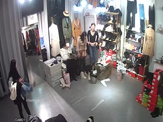 稀缺摄像头美女如云服装店多角度偷拍美女顾客更衣漏点精华篇完结版